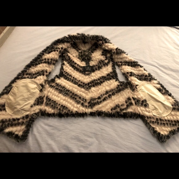 Beautiful on trend, Rabbit fur vest! - Picture 3 of 10